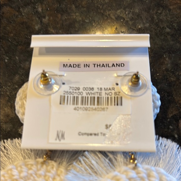 New Neiman Marcus White and Gold Fringe Earrings beaded statement - Picture 5 of 5